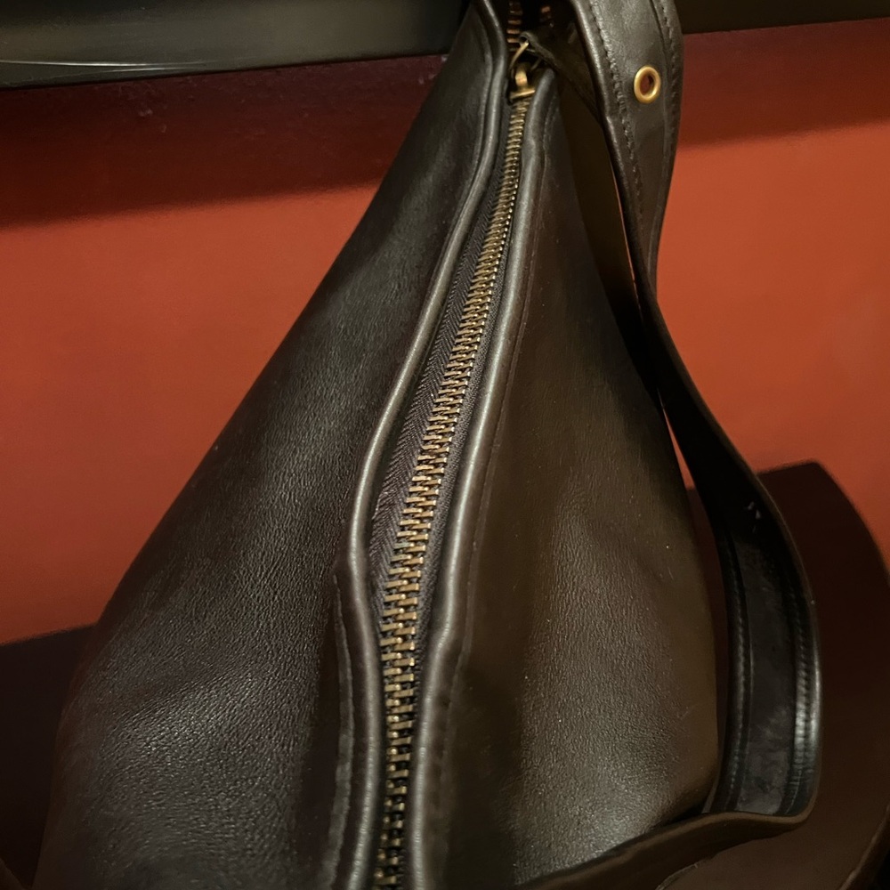 Large Bucket Coach Bag 💯 - Picture 4 of 12